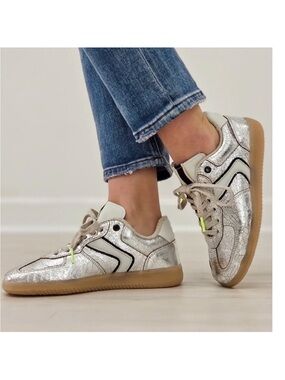 Verbenas | Sora Breck Metallic Silver Crackle Sneakers – Made in Spain, Size 41